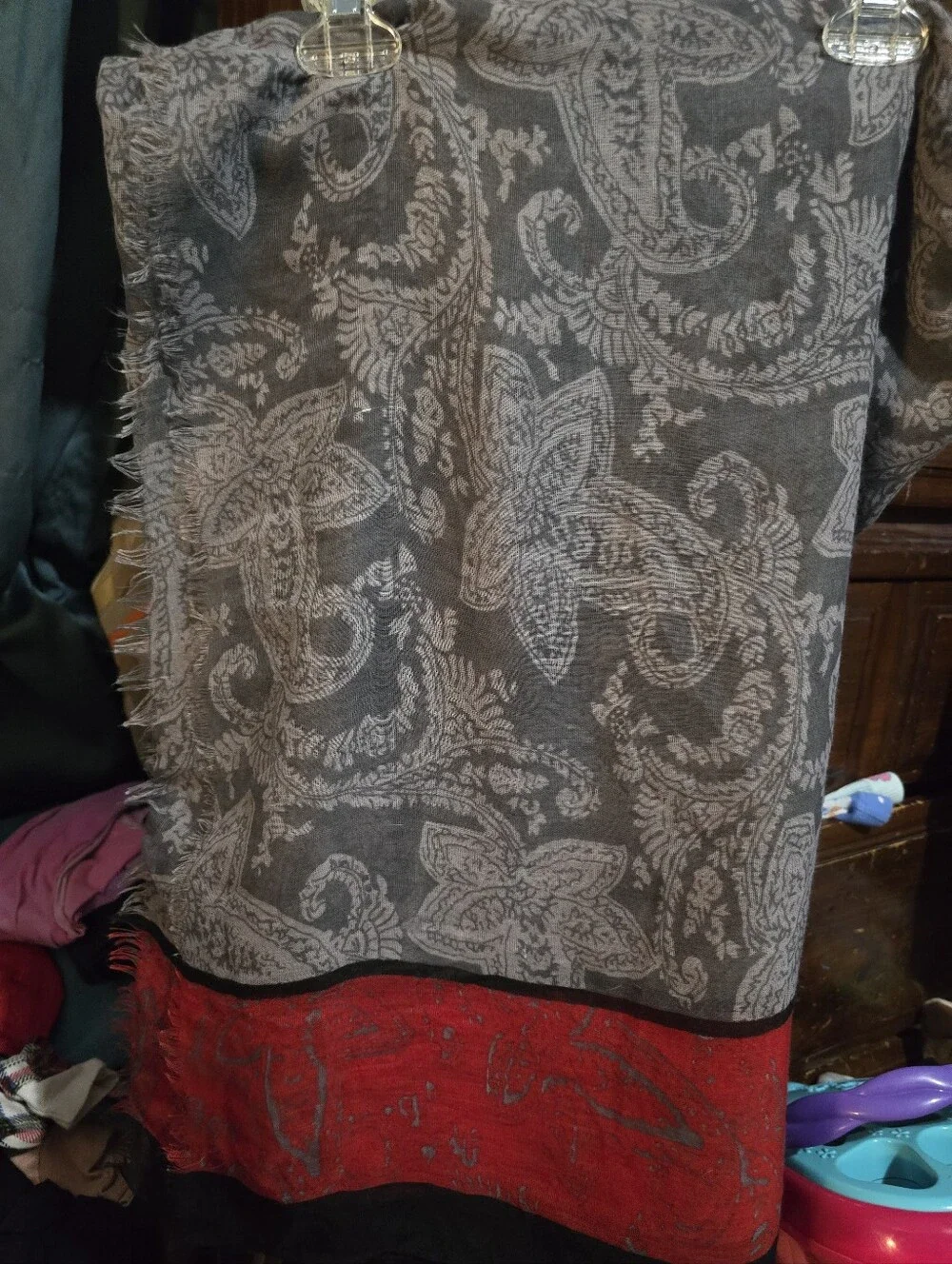 !!.        Ladies Gray Paisley Scarf with Red Trim